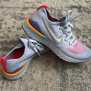 Nike Epic React Flyknit 2 size 6y/ Women’s 7.5